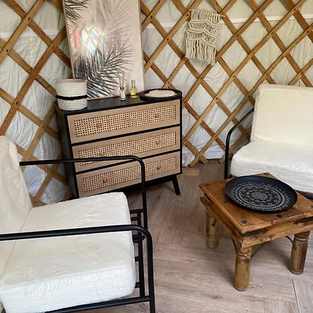 The Yurt Hotel Colchester Exterior photo